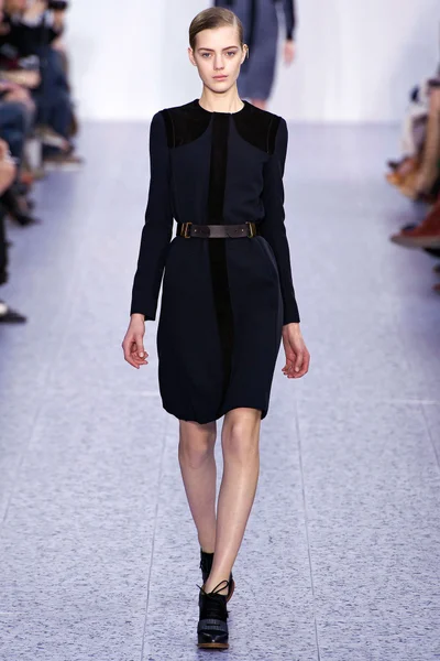 Look 16